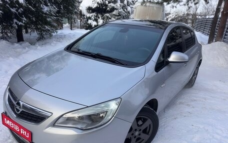 Opel Astra J, 2011 год, 630 000 рублей, 1 фотография