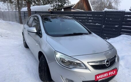 Opel Astra J, 2011 год, 630 000 рублей, 2 фотография