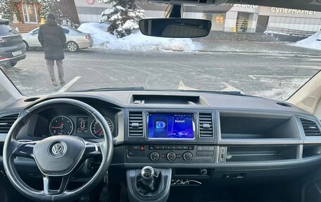 Volkswagen Caravelle T6 рестайлинг, 2016 год, 2 900 000 рублей, 10 фотография