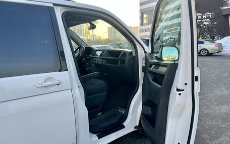 Volkswagen Caravelle T6 рестайлинг, 2016 год, 2 900 000 рублей, 13 фотография