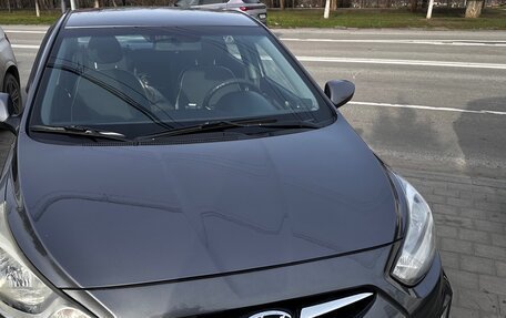 Hyundai Solaris II рестайлинг, 2012 год, 900 000 рублей, 2 фотография