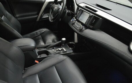 Toyota RAV4, 2017 год, 2 366 000 рублей, 12 фотография