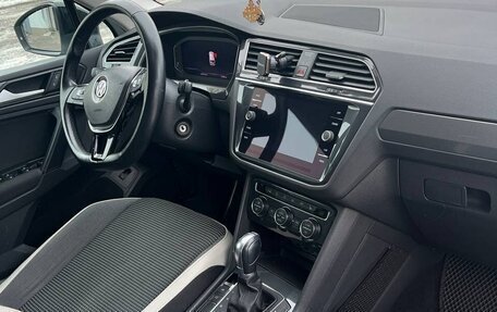 Volkswagen Tiguan II, 2019 год, 2 400 000 рублей, 10 фотография