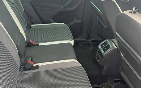 Volkswagen Tiguan II, 2019 год, 2 400 000 рублей, 11 фотография