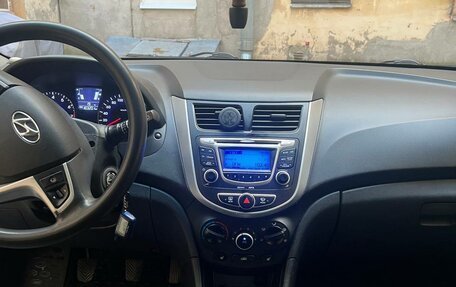 Hyundai Solaris II рестайлинг, 2012 год, 550 000 рублей, 4 фотография