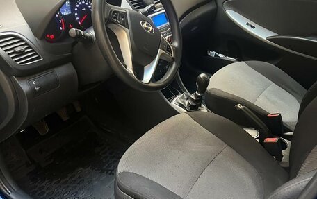 Hyundai Solaris II рестайлинг, 2012 год, 550 000 рублей, 19 фотография