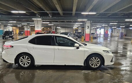 Toyota Camry, 2021 год, 1 900 000 рублей, 3 фотография