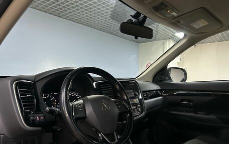 Mitsubishi Outlander III рестайлинг 3, 2015 год, 1 672 000 рублей, 9 фотография