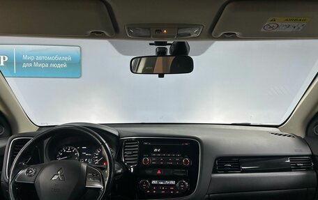 Mitsubishi Outlander III рестайлинг 3, 2015 год, 1 672 000 рублей, 14 фотография