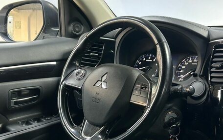 Mitsubishi Outlander III рестайлинг 3, 2015 год, 1 672 000 рублей, 15 фотография