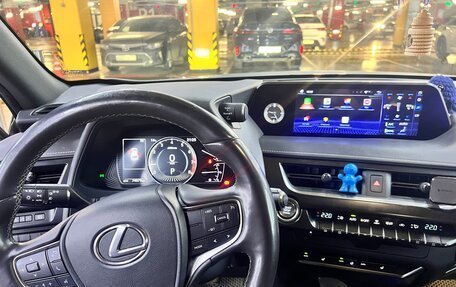 Lexus UX I, 2021 год, 3 150 000 рублей, 10 фотография