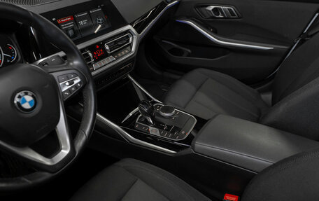 BMW 3 серия, 2019 год, 3 950 000 рублей, 14 фотография