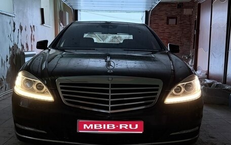 Mercedes-Benz S-Класс, 2010 год, 2 400 000 рублей, 1 фотография