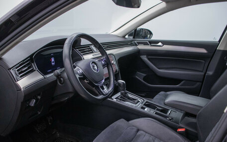 Volkswagen Passat B8 рестайлинг, 2017 год, 2 210 000 рублей, 10 фотография