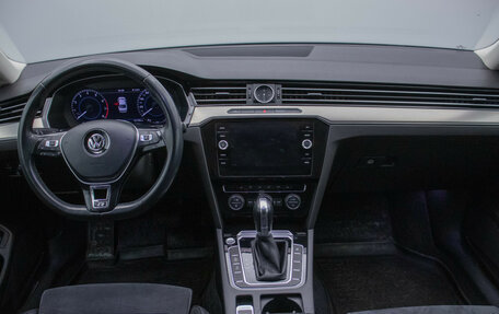 Volkswagen Passat B8 рестайлинг, 2017 год, 2 210 000 рублей, 13 фотография