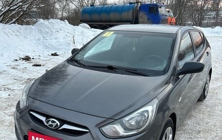 Hyundai Solaris II рестайлинг, 2011 год, 1 050 000 рублей, 1 фотография