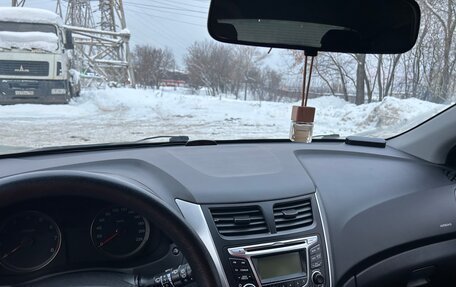 Hyundai Solaris II рестайлинг, 2011 год, 1 050 000 рублей, 2 фотография