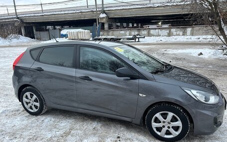 Hyundai Solaris II рестайлинг, 2011 год, 1 050 000 рублей, 8 фотография