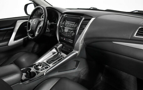 Mitsubishi Pajero Sport III рестайлинг, 2019 год, 2 639 000 рублей, 15 фотография