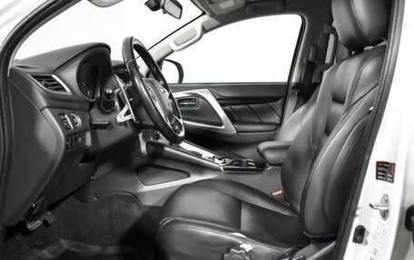 Mitsubishi Pajero Sport III рестайлинг, 2019 год, 2 639 000 рублей, 13 фотография