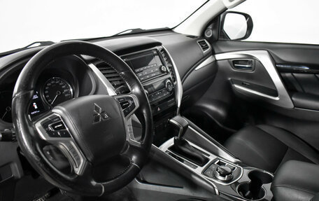 Mitsubishi Pajero Sport III рестайлинг, 2019 год, 2 639 000 рублей, 9 фотография