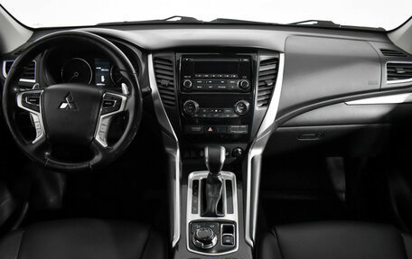 Mitsubishi Pajero Sport III рестайлинг, 2019 год, 2 639 000 рублей, 17 фотография