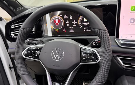 Volkswagen Tiguan, 2025 год, 4 800 000 рублей, 35 фотография