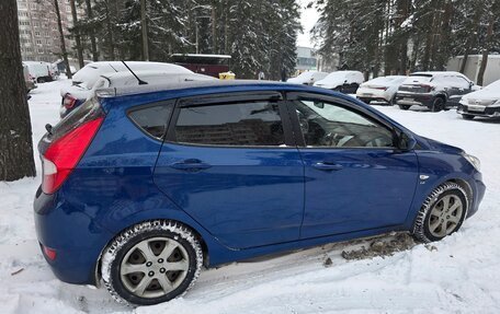 Hyundai Solaris II рестайлинг, 2011 год, 680 000 рублей, 3 фотография