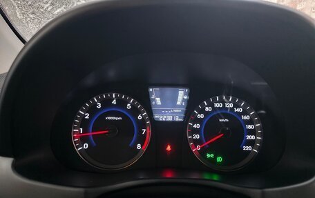 Hyundai Solaris II рестайлинг, 2011 год, 680 000 рублей, 6 фотография