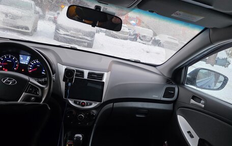 Hyundai Solaris II рестайлинг, 2011 год, 680 000 рублей, 12 фотография