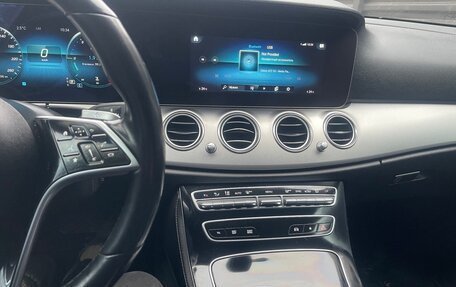 Mercedes-Benz E-Класс, 2022 год, 4 555 000 рублей, 10 фотография