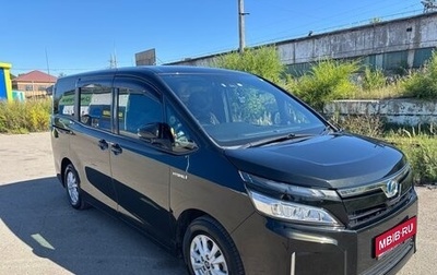 Toyota Voxy III, 2017 год, 1 930 000 рублей, 1 фотография