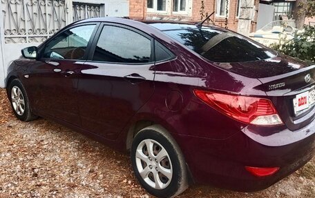 Hyundai Solaris II рестайлинг, 2013 год, 640 000 рублей, 1 фотография