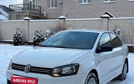 Volkswagen Polo VI (EU Market), 2013 год, 825 000 рублей, 2 фотография