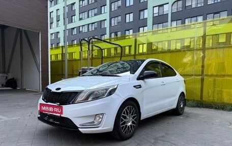 KIA Rio III рестайлинг, 2013 год, 700 000 рублей, 12 фотография