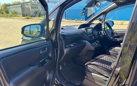 Toyota Voxy III, 2017 год, 1 930 000 рублей, 6 фотография