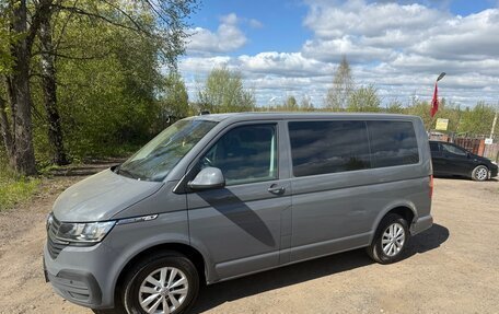 Volkswagen Caravelle T6 рестайлинг, 2021 год, 3 600 000 рублей, 2 фотография