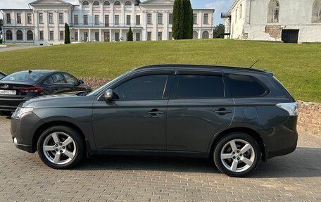 Mitsubishi Outlander III рестайлинг 3, 2013 год, 1 300 000 рублей, 6 фотография