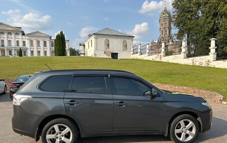 Mitsubishi Outlander III рестайлинг 3, 2013 год, 1 300 000 рублей, 4 фотография