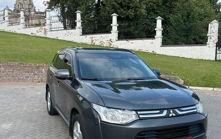 Mitsubishi Outlander III рестайлинг 3, 2013 год, 1 300 000 рублей, 3 фотография