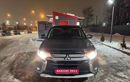 Mitsubishi Outlander III рестайлинг 3, 2016 год, 1 790 000 рублей, 2 фотография