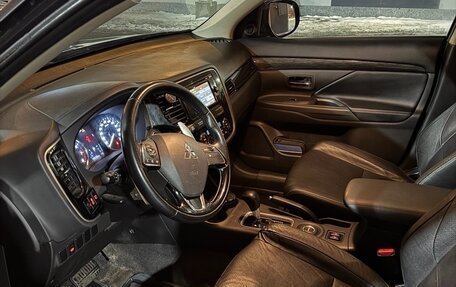 Mitsubishi Outlander III рестайлинг 3, 2016 год, 1 790 000 рублей, 7 фотография