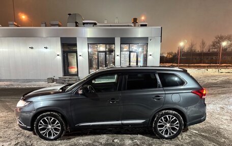 Mitsubishi Outlander III рестайлинг 3, 2016 год, 1 790 000 рублей, 4 фотография
