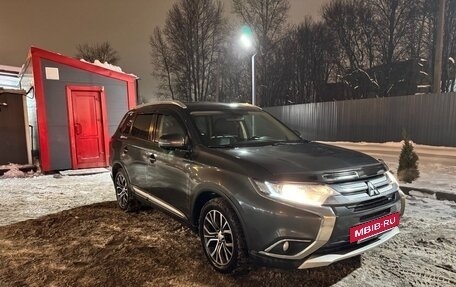 Mitsubishi Outlander III рестайлинг 3, 2016 год, 1 790 000 рублей, 3 фотография