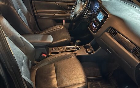 Mitsubishi Outlander III рестайлинг 3, 2016 год, 1 790 000 рублей, 8 фотография