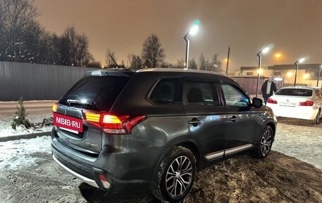 Mitsubishi Outlander III рестайлинг 3, 2016 год, 1 790 000 рублей, 5 фотография
