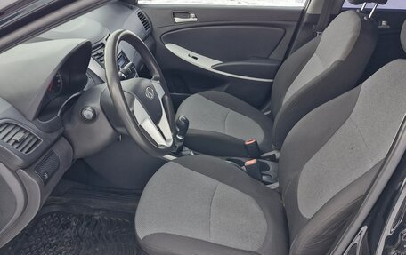 Hyundai Solaris II рестайлинг, 2011 год, 639 000 рублей, 24 фотография