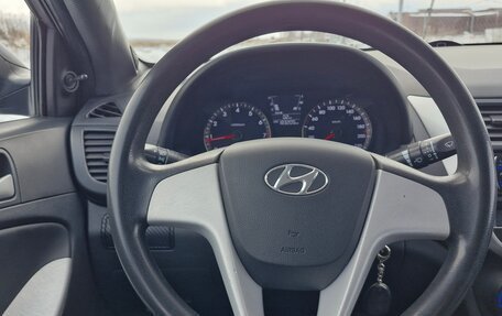 Hyundai Solaris II рестайлинг, 2011 год, 639 000 рублей, 27 фотография