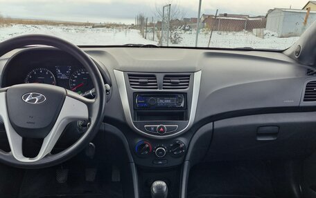 Hyundai Solaris II рестайлинг, 2011 год, 639 000 рублей, 26 фотография