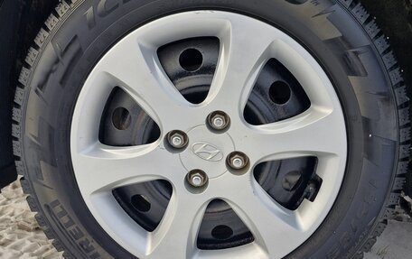 Hyundai Solaris II рестайлинг, 2011 год, 639 000 рублей, 30 фотография